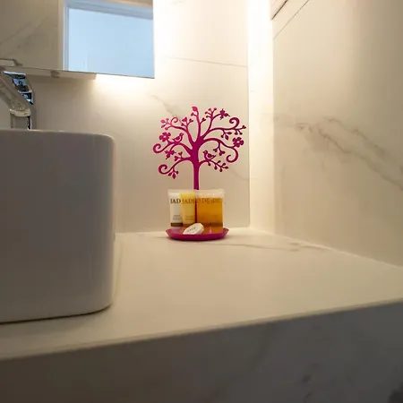 Luxury 4-bed With Sea-views