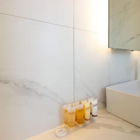 Luxury 4-bed With Sea-views *