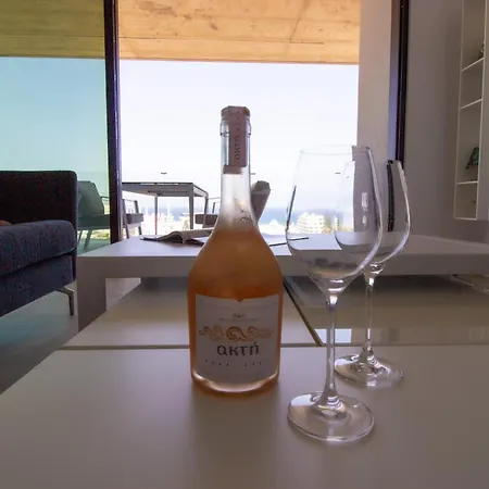 Luxury 4-bed With Sea-views דירה *