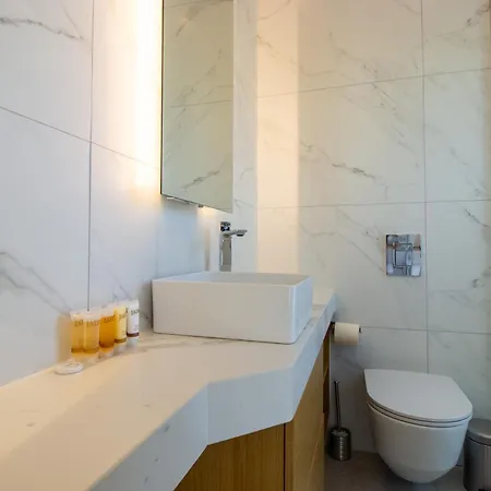 Luxury 4-bed With Sea-views דירה פרוטאראס