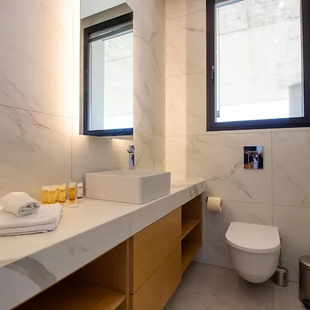 דירה Luxury 4-bed With Sea-views פרוטאראס