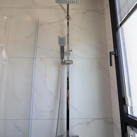 Luxury 4-bed With Sea-views * פרוטאראס