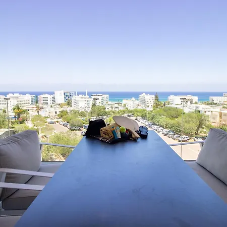 דירה Luxury 4-bed With Sea-views