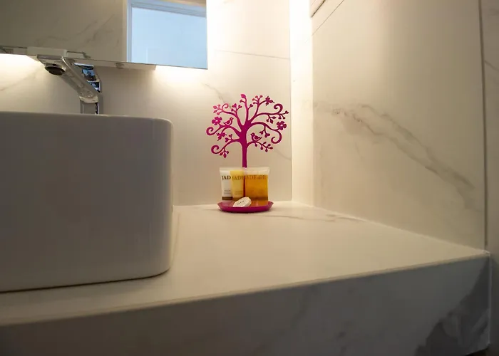 Luxury 4-bed With Sea-views