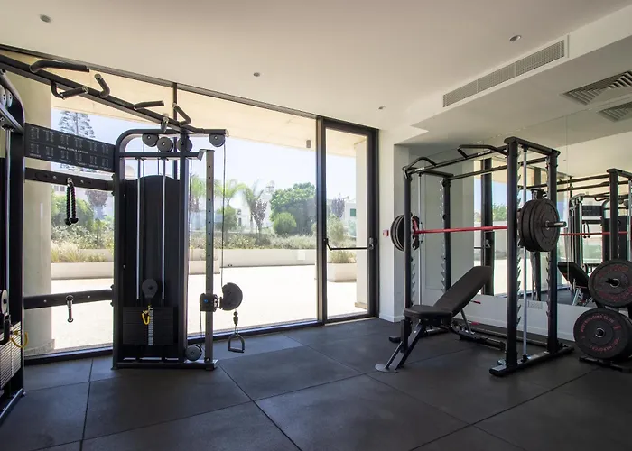 Luxury 4-bed With Sea-views