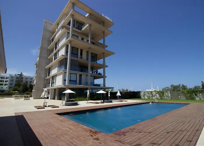 Luxury 4-bed With Sea-views Apartament