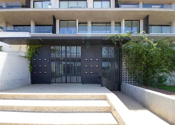 Luxury 4-bed With Sea-views Apartament *