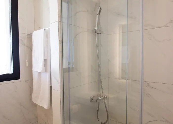 Luxury 4-bed With Sea-views Apartament