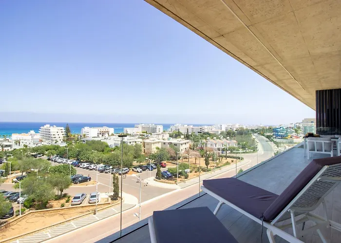 Luxury 4-bed With Sea-views Apartament