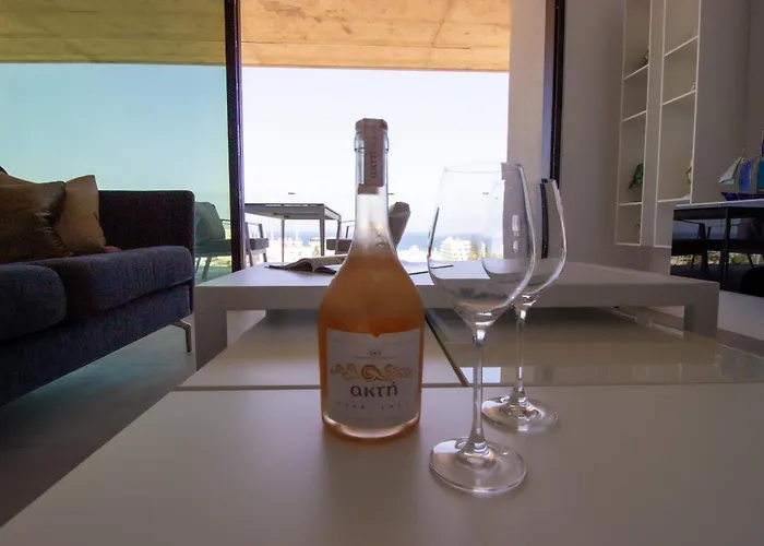 Luxury 4-bed With Sea-views Apartament *