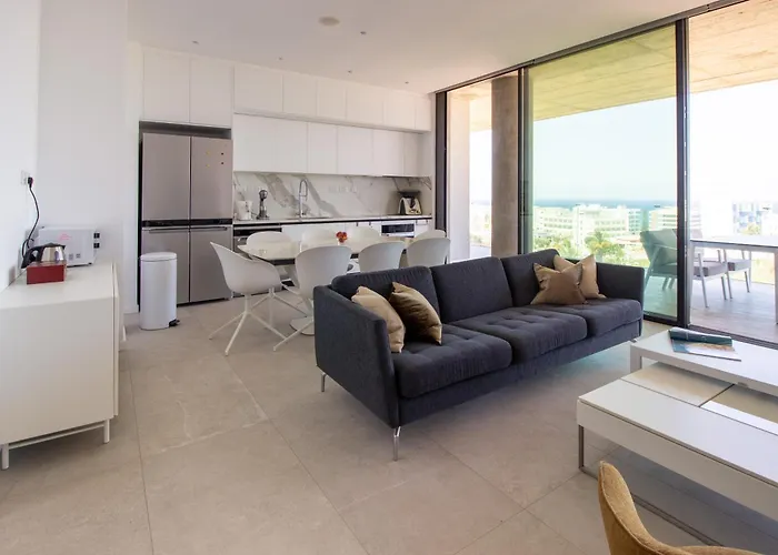 Luxury 4-bed With Sea-views * Protaras