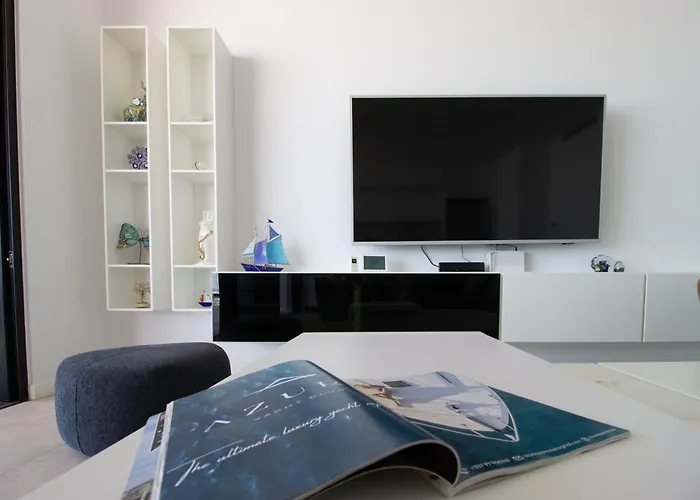 Luxury 4-bed With Sea-views Apartament *