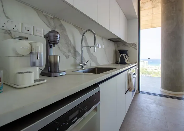 Luxury 4-bed With Sea-views Apartament *