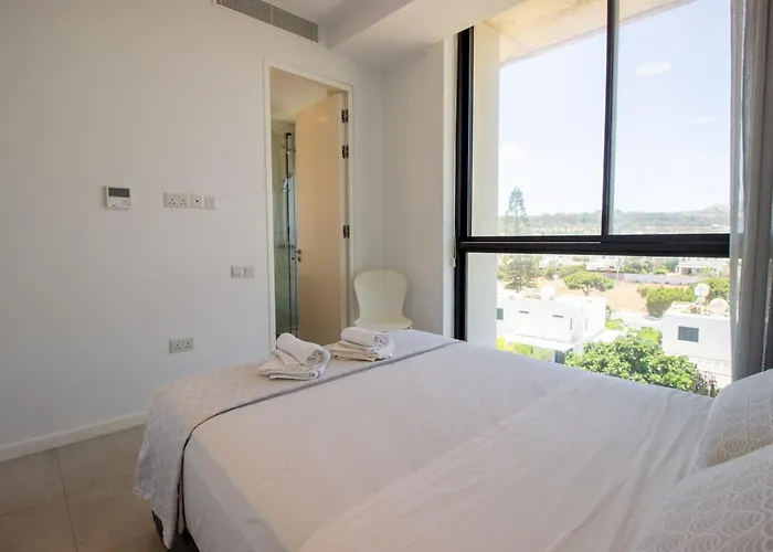 Luxury 4-bed With Sea-views Apartament *