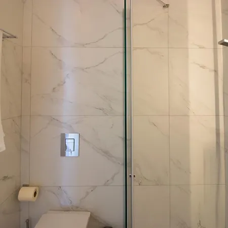 Luxury 4-bed With Sea-views *