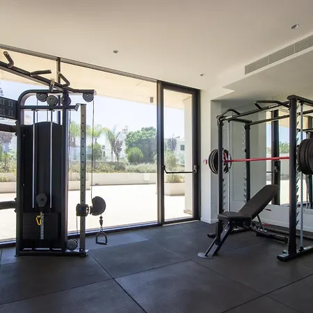 Luxury 4-bed With Sea-views