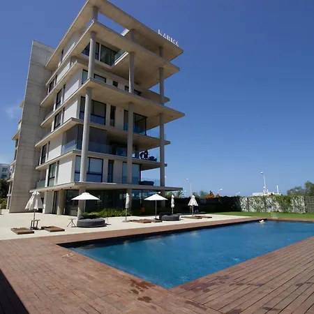 Luxury 4-bed With Sea-views Apartment