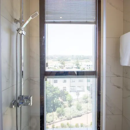 Apartment Luxury 4-bed With Sea-views