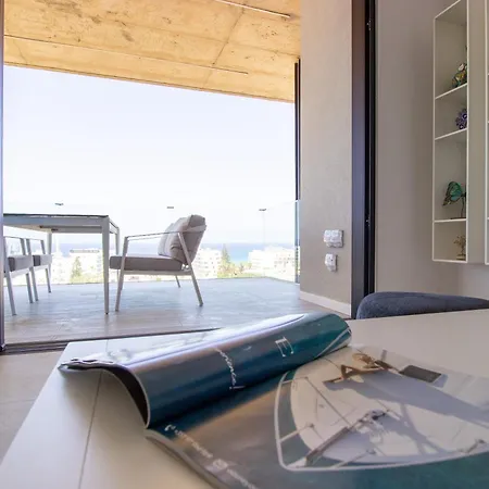 Apartment Luxury 4-bed With Sea-views *