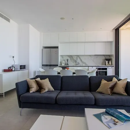 Apartment Luxury 4-bed With Sea-views *