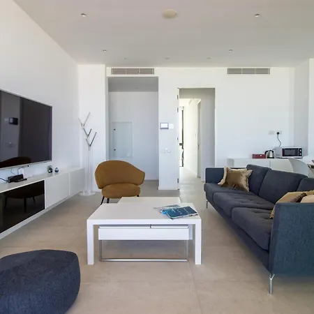 Luxury 4-bed With Sea-views Apartment Protaras