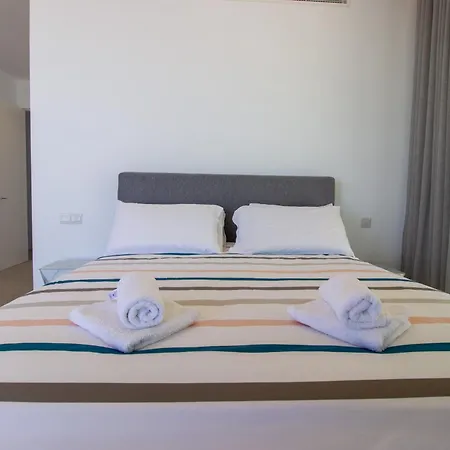 Apartment Luxury 4-bed With Sea-views *