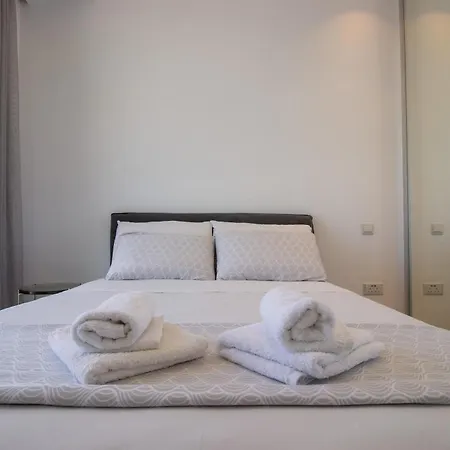 Apartment Luxury 4-bed With Sea-views *