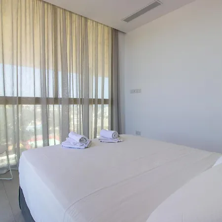 Apartment Luxury 4-bed With Sea-views *