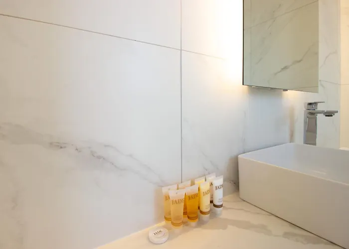 Luxury 4-bed With Sea-views *