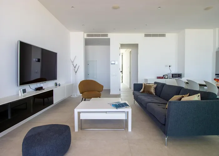 Luxury 4-bed With Sea-views Apartament Protaras