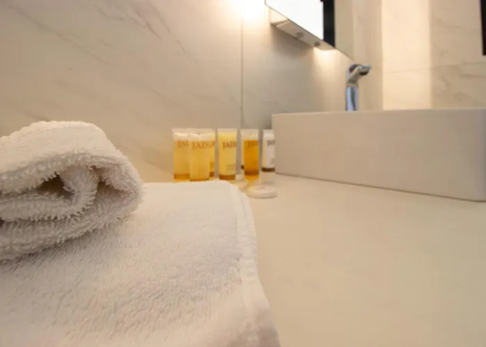 Luxury 4-bed With Sea-views Apartament