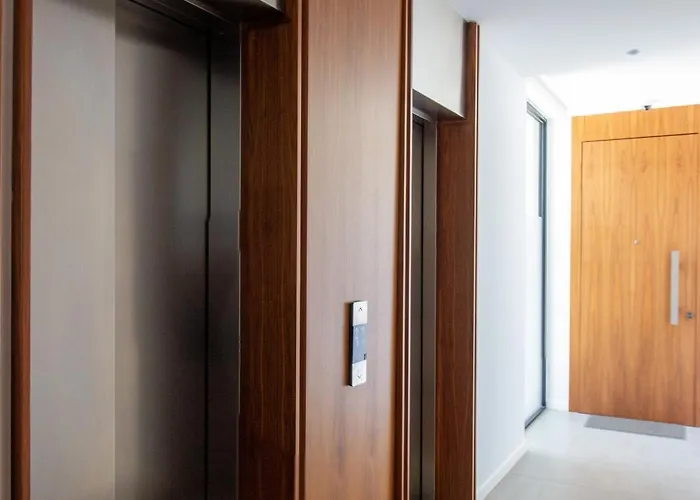 Luxury 4-bed With Sea-views