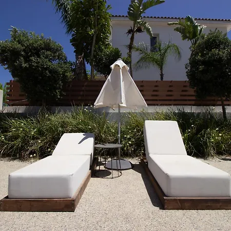 Luxury 4-bed With Sea-views