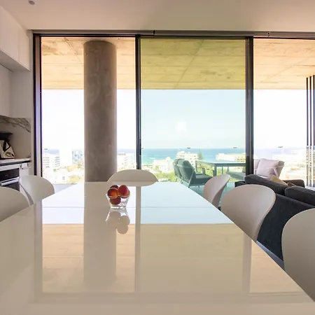 Luxury 4-bed With Sea-views