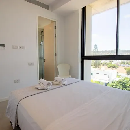 Luxury 4-bed With Sea-views Apartman *